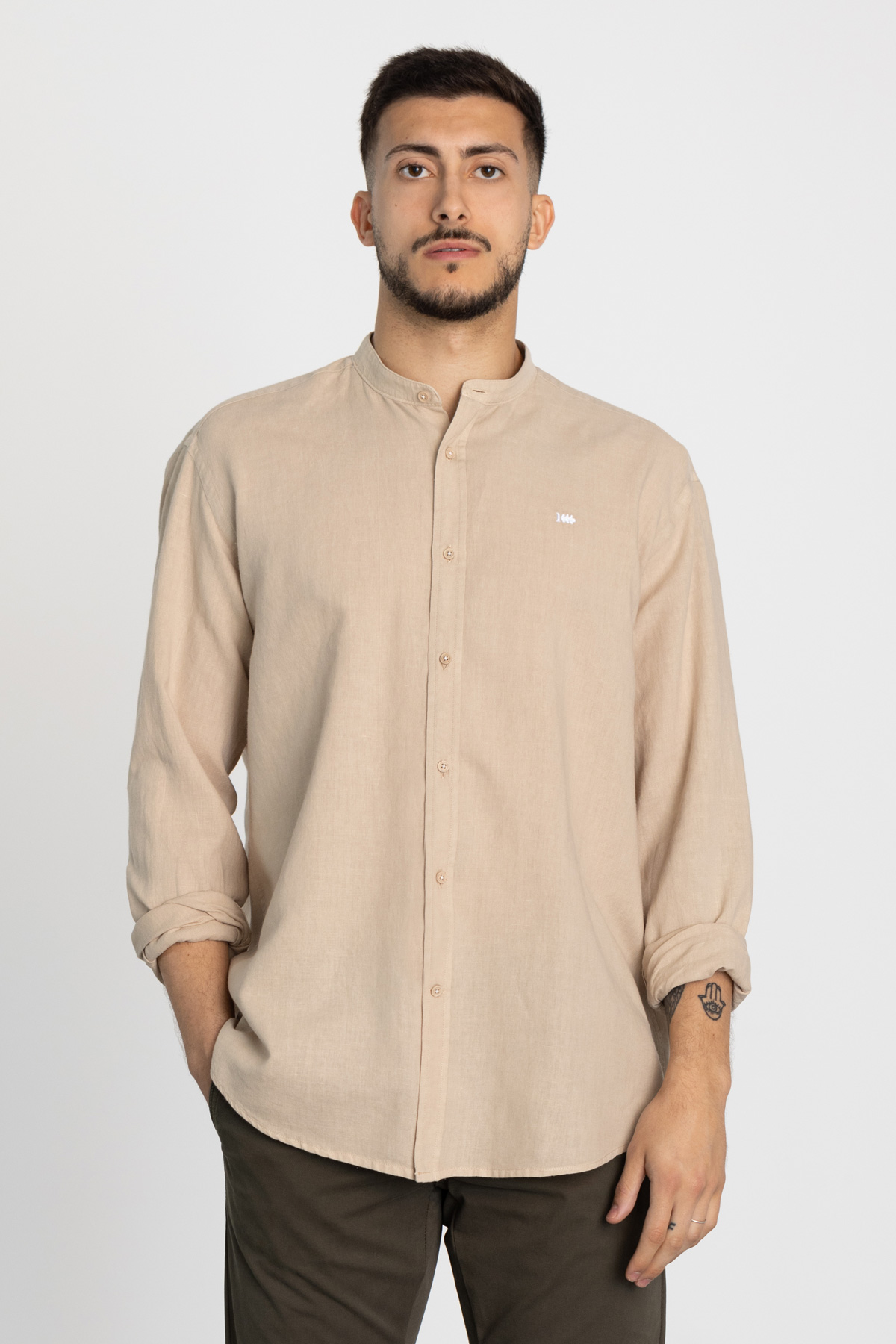 Camisa Klout Lino Mao Beige para Hombre